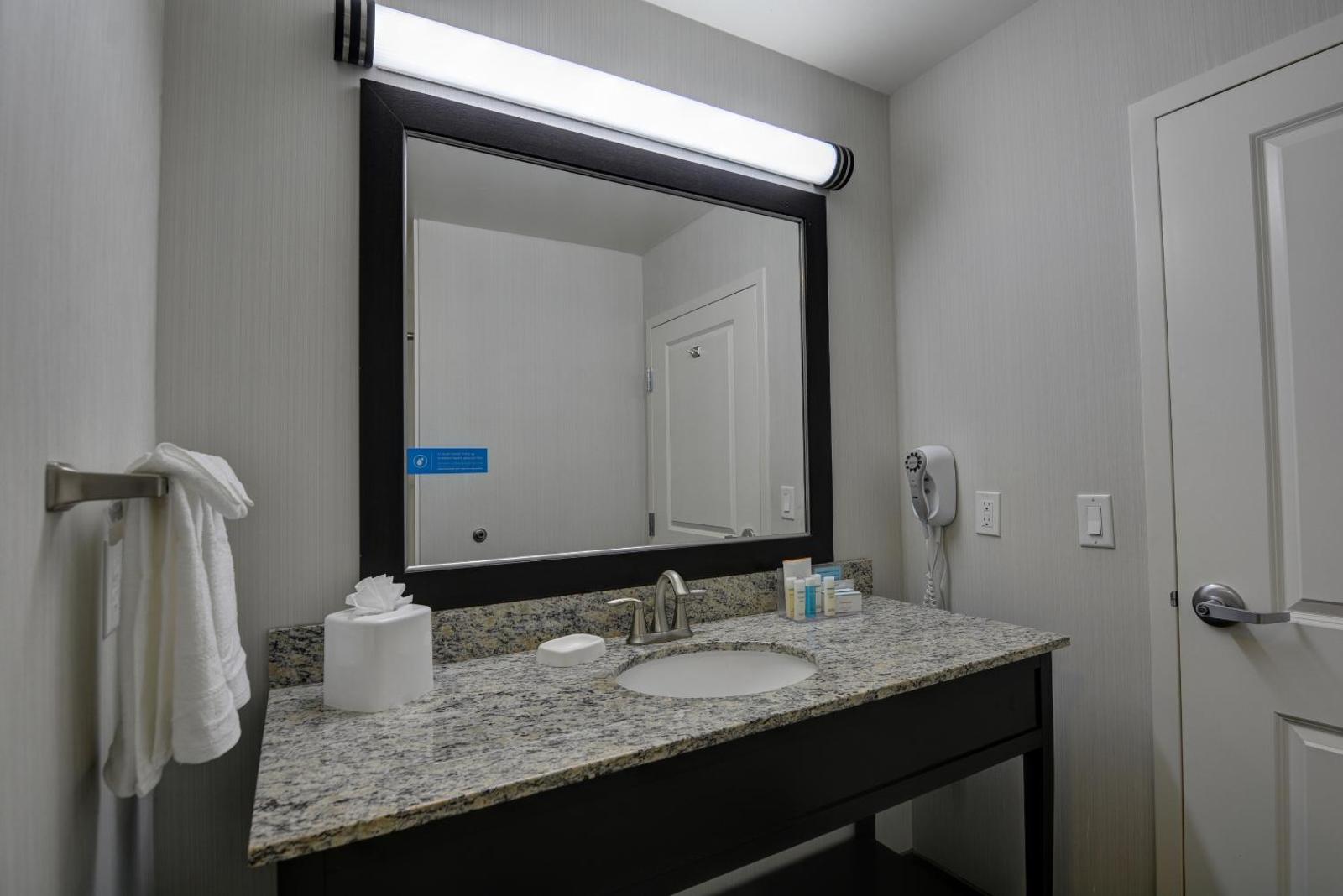 Hampton Inn & Suites Denver Airport / Gateway Park Main image 1